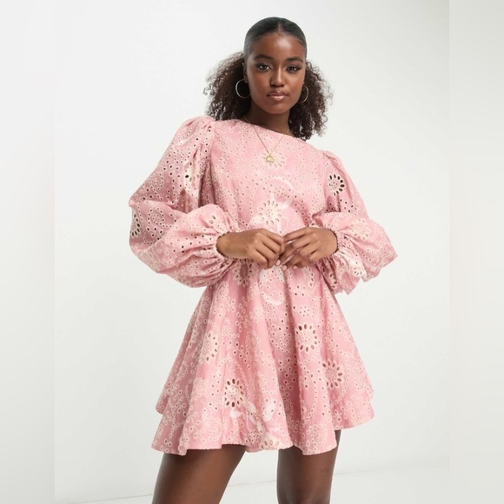 NWT Bardot Mila Broderie Mini Dress In Pale Blush size 8